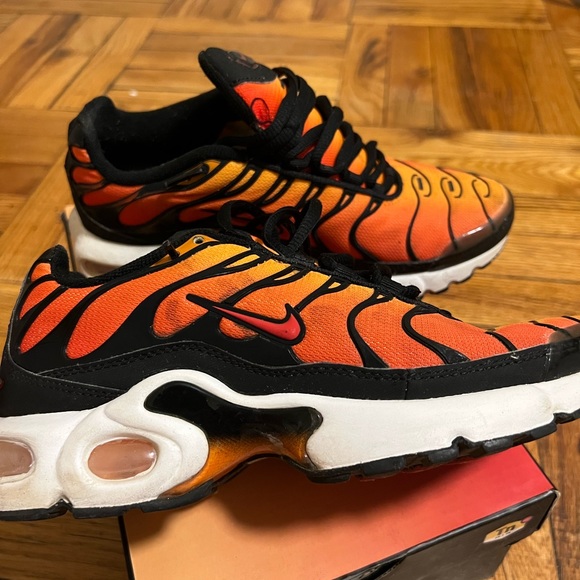Nike Air Max Plus (GS) - Size 5 - Sunset. - Picture 2 of 4